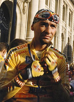 Retrato y ficha de presentación del ciclista Marco Pantani