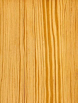 Pieza de madera de pino utilizada en construcción y mobiliario
