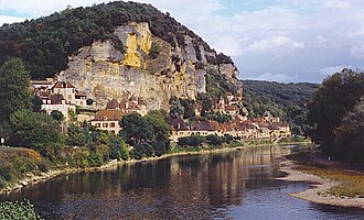 Casas tradicionales junto al río en La Roque-Gageac
