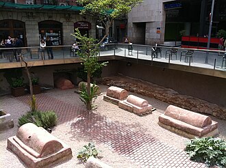 Vista de la necrópolis romana en la plaza de la Villa de Madrid