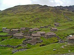 Asentamiento rural de los Q'ero en los Andes