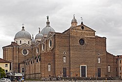 Basílica de Santa Giustina frente al Prato della Valle