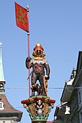Fuente Zähringer con la torre Zytglogge al fondo