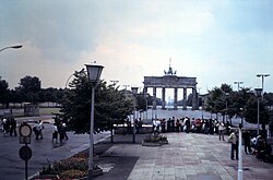 La Puerta de Brandeburgo vista desde el lado oriental en 1981