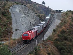 Tren de mercancías operando sobre la red gestionada por Adif.