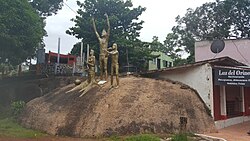 Estatuas que representan a los pueblos indígenas