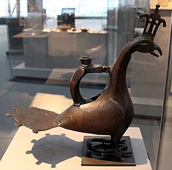 Aguamanil en forma de pavo conservado en el Museo del Louvre.