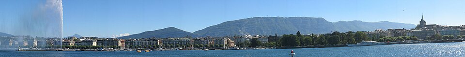 Vista panorámica de Ginebra desde el sur con el monte Salève