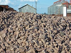 Acopio de balasto triturado procedente de la Cantera Batoví en Tacuarembó, Uruguay