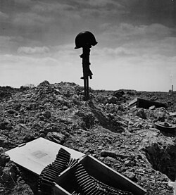 Tumba temporal de un soldado muerto en combate durante la Operación Overlord.