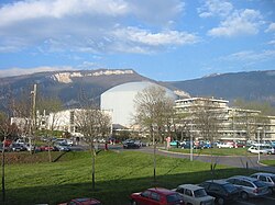Edificio del Instituto Laue-Langevin en Grenoble