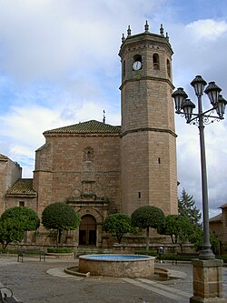 Iglesia de San Mateo desde la plaza de la Constitución