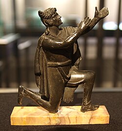 Estatuilla votiva de un germano suplicante de época romana