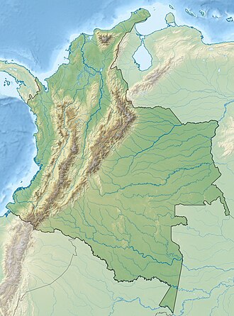 Vista del Pico Cristóbal Colón en su entorno montañoso