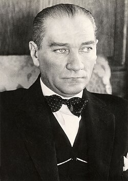 Retrato fotográfico de Atatürk.