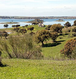 Paisaje del entorno del embalse
