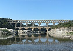 Detalle de los tres niveles del Pont du Gard