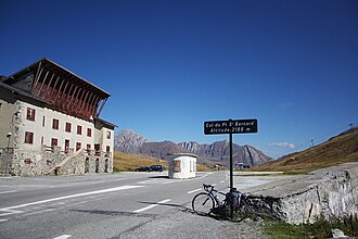 Col du Petit-Saint-Bernard cubierto de nieve