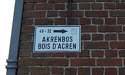 Placa bilingüe en Bever/Biévène
