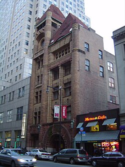 Antiguo edificio de la jefatura de bomberos de Brooklyn diseñado por Frank Freeman