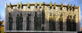 Fachada del santuario de la Virgen del Camino.