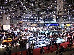 Vista general de la exposición del salón automovilístico