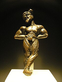 Bronce del siglo II de un suevo cautivo con calzones y nudo suevo