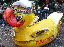 El fin del desfile del lunes de carnaval