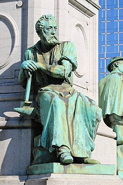 Estatua de un herrero en un monumento en Bruselas.