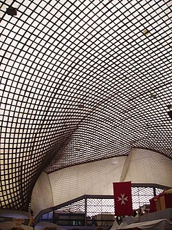 Multihalle en Mannheim diseñado con estructura reticular de madera.