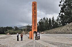 Monumento situado sobre la línea ecuatorial ficticia en Cayambe, Ecuador.