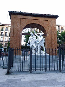 Monumento a Daoiz y Velarde en la plaza homónima