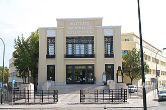 Entrada principal del edificio del INE en Lisboa