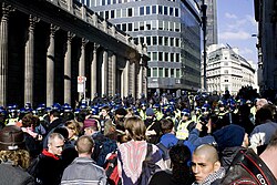 El control de personas en espacios públicos puede volverse peligroso en grandes manifestaciones o eventos deportivos.