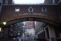 Entrada antigua al Hospital de St. Mary's