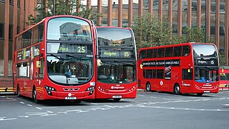 Autobús de la red de London Buses en servicio