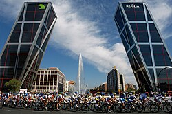 Carrera masculina a su paso por Plaza de Castilla y Puerta de Europa