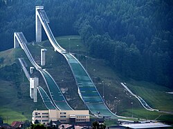 Instalaciones tradicionales para la práctica del salto de esquí en Suiza