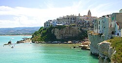 Vista general de Vieste y su entorno geográfico