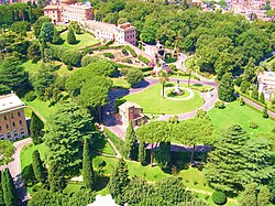 Vista parcial de los Jardines Vaticanos en la Ciudad del Vaticano