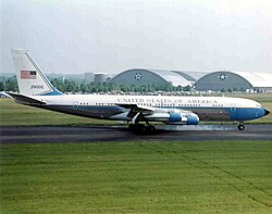 Llegada del avión presidencial con los restos de Johnson