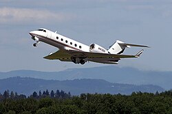 Reactor de negocios Gulfstream IV en plataforma.