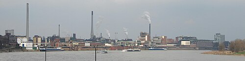 Sede industrial de Bayer a la orilla del río Rin