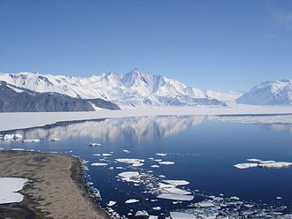 Paisaje de congelación constante en una zona de clima glacial