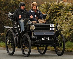 Modelo histórico Peugeot 6HP Vis-à-vis de 1898.