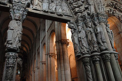 Detalle escultórico del Pórtico de la Gloria tallado por el Maestro Mateo