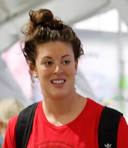 Allison Schmitt con indumentaria deportiva