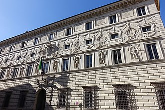 Vista general del Palacio Spada y su entorno urbano en Roma.
