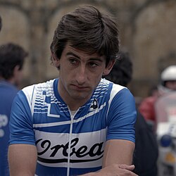 Marino Lejarreta vistiendo los colores de su equipo