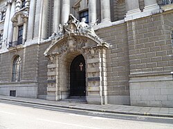 Puerta de entrada principal al edificio del Old Bailey